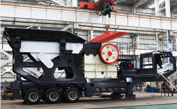 履帶移動(dòng)破碎站施工現(xiàn)場(chǎng)